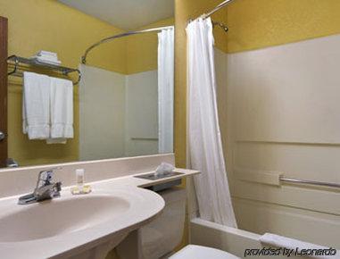 Best Western Buffalo Inn & Suites Williamsville Bilik gambar